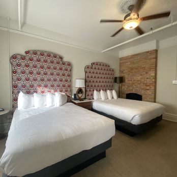 Baron's Restaurant - Love the double queen beds in the room very comfy bedding. - New American Near Me - Glenwood Springs, Colorado Baron's Restaurant - Love the double queen beds in the room very comfy bedding. - New American Near Me - Glenwood Springs, Colorado