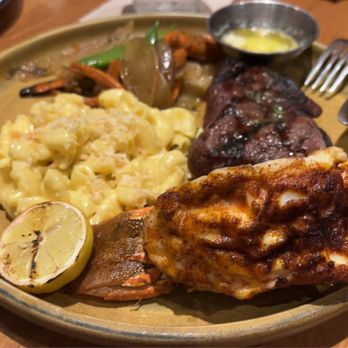 King's Fish House - Corona - Surf & Turf w/ Mac 'n Cheese! - Seafood Near Me - Corona, California
