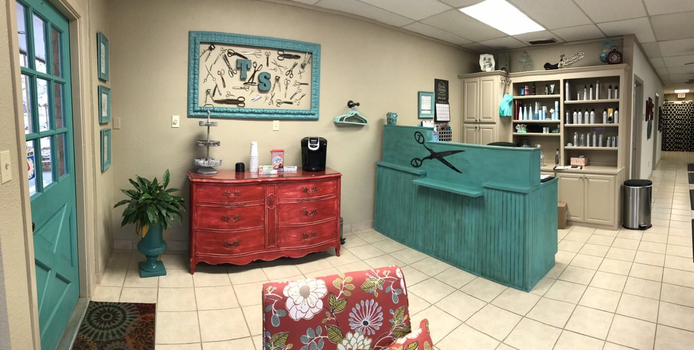 TURQUOISE SCISSORS Updated September 2024 17 Photos 100 N Pendell Ave, Cleburne, Texas