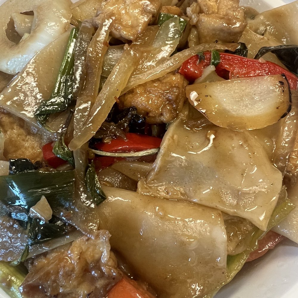 Tida Thai Cuisine NFK - Drunken Noodles - Thai Near Me - Norfolk, Virginia