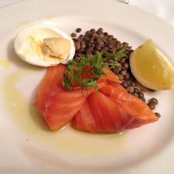 Boulevard Brasserie - Salmon salad - French Near Me - London, XGL