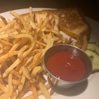 131 MAIN Restaurant - Grilled cheese + fries (kids) - American Near Me - Cornelius, North Carolina 131 MAIN Restaurant - Grilled cheese + fries (kids) - American Near Me - Cornelius, North Carolina