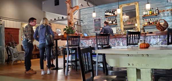 Lulu's On Main by null