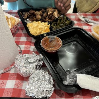 I Que BBQ - Chopped chicken collard greens Mac and cheese - Barbeque Near Me - La Mesa, California