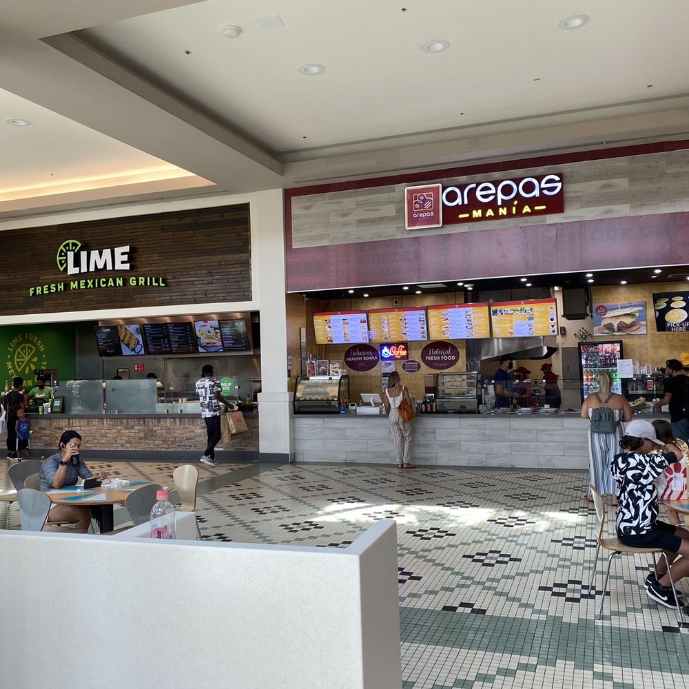 Arepasmanía - people sitting at tables in a mall - Venezuelan Near Me - Pembroke Pines, Florida