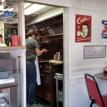 The Red Wagon Cafe - Artist at work - Comfort Food Near Me - Shafter, California