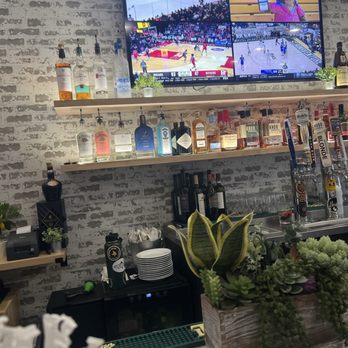 Dave's Italian Eatery - At the bar view - Italian Near Me - Gilbert, Arizona