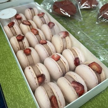 Crème and Petals - Macarons Near Me