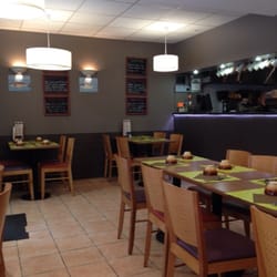 Crêperie Sucrée Salée - L'entrée et la premiere salle de la creperie