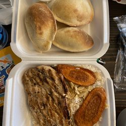 Shish Island - Breads, garlic, deboned chicken lunch combo