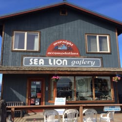 Sea Lion Fine Art Gallery - This is a nice art gallery. Above the gallery are 2 overnight accommodations See review for "The Sea Lion Cove" it's perfect !