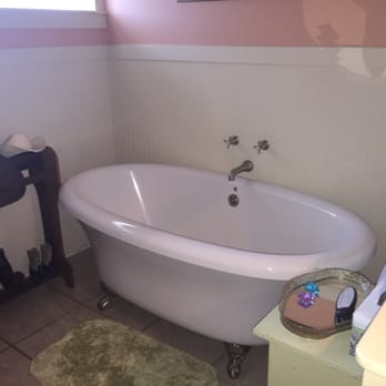 Southern Rose Ranch Bed & Breakfast - This tub is super cool - Bed & Breakfast Near Me - Chappell Hill, Texas Southern Rose Ranch Bed & Breakfast - This tub is super cool - Bed & Breakfast Near Me - Chappell Hill, Texas