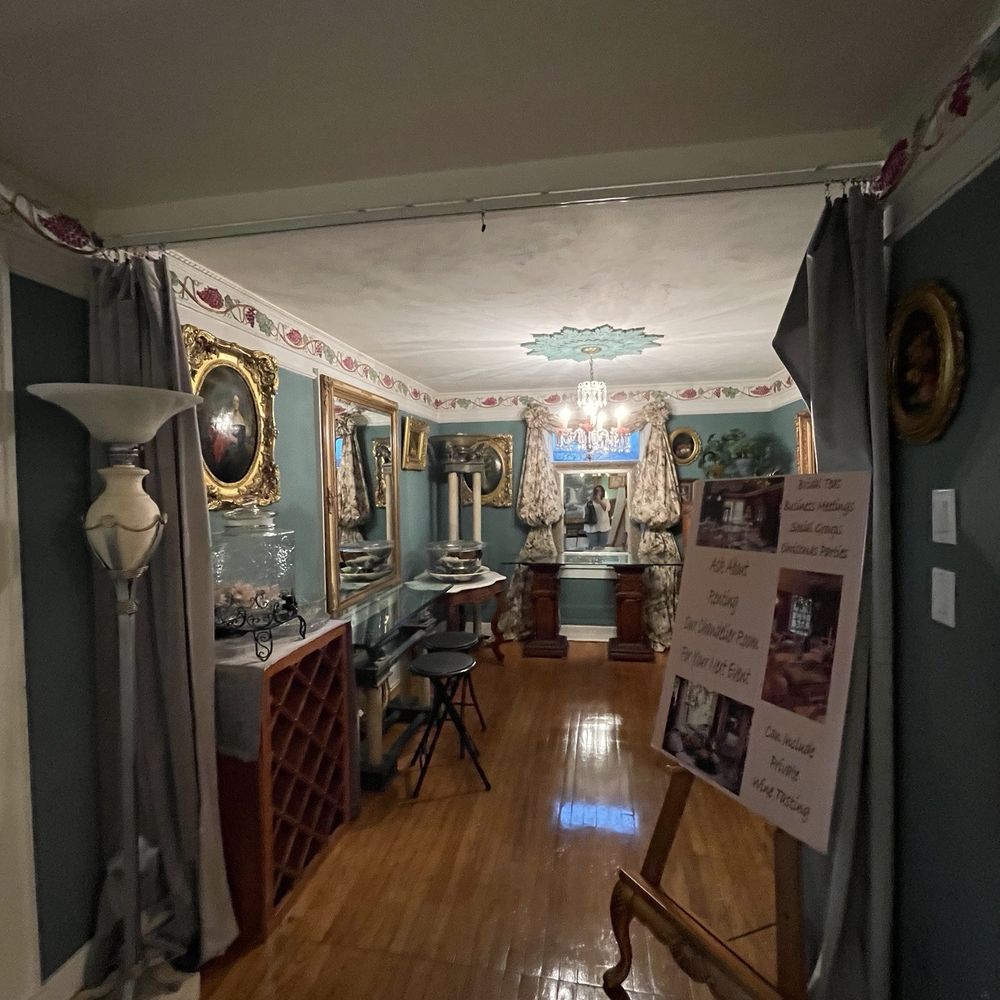 Sumner Crest Winery - One of so many rooms that is decorated. - Wineries Near Me - Portland, Tennessee Sumner Crest Winery - One of so many rooms that is decorated. - Wineries Near Me - Portland, Tennessee