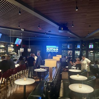 Original Joe's - Bar and dining area by the entrance. - Italian Near Me - Walnut Creek, California Original Joe's - Bar and dining area by the entrance. - Italian Near Me - Walnut Creek, California