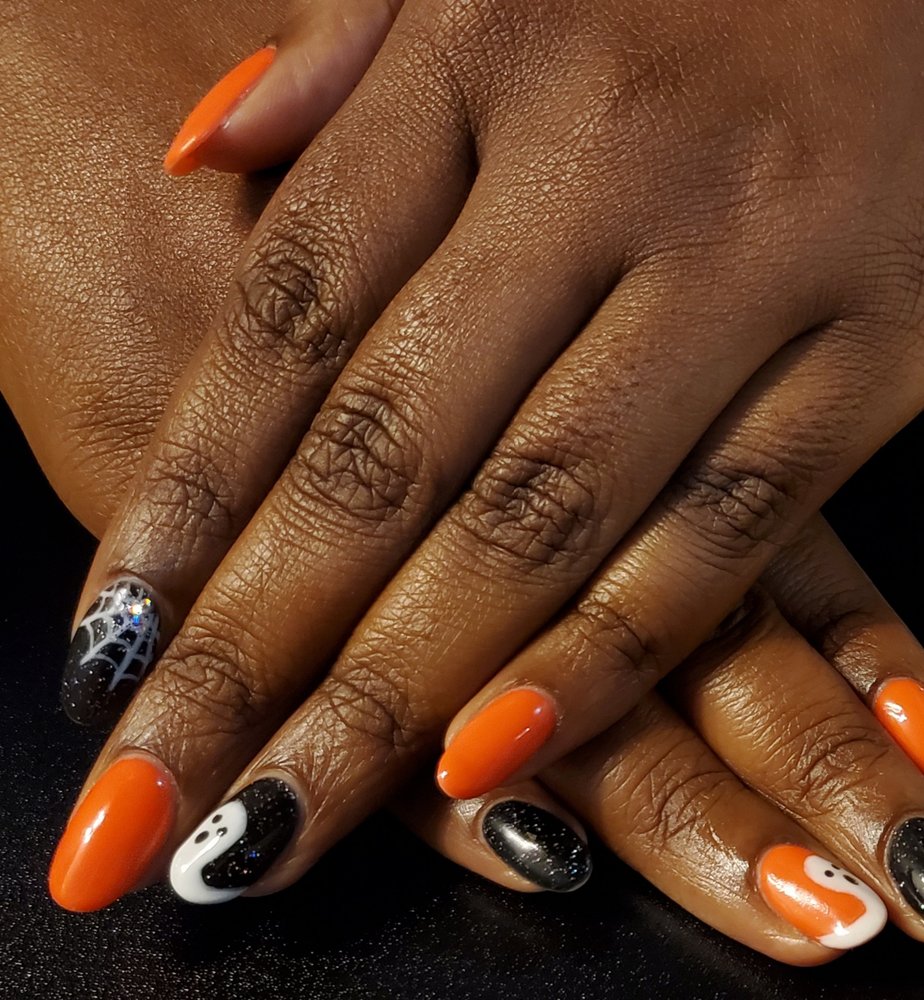 Nula La Nail Studio Logo