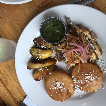 Cafe Racer Kitchen - Braised Pulled Pork - Food Trucks Near Me - Minneapolis, Minnesota