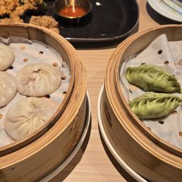 Soup pork dumplings & vegetable dumplings Soup pork dumplings & vegetable dumplings
