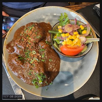 Restaurant Diligence - Flemish stew with salad (24 Euro) - Belgian Near Me - Bruges, VWV