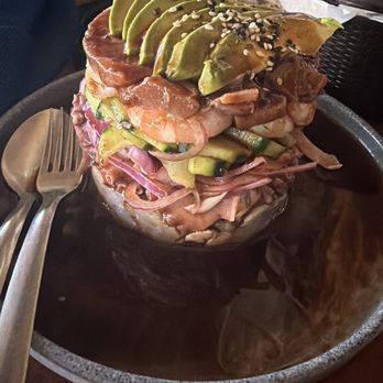 Mariscos El Toro Guero - Torre de tuna camarón cocido crudos y pulpo - Mexican Near Me - Cabo San Lucas, BCS