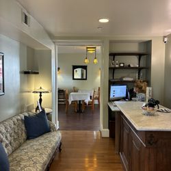 1906 Lodge - Front desk