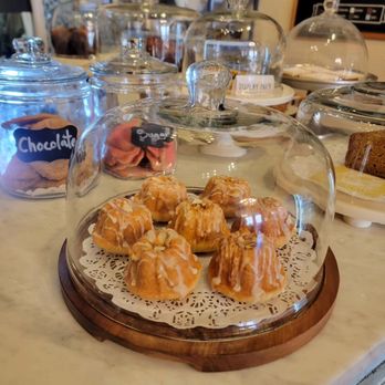 R Cafe & Tea Boutique - Delectable looking treats - Coffee & Tea Near Me - New Rochelle, New York