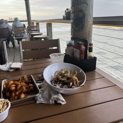 Rikki Tiki Tavern - Side pasta salad, side fries, pork Mac and cheese