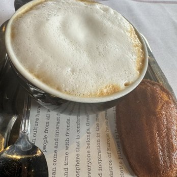 La Bicyclette - Cappuccino perfecto - French Near Me - Carmel, California