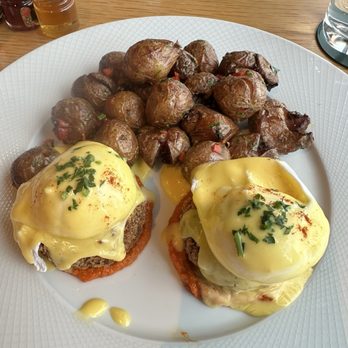 Charlotte Restaurant & Lounge - Crab cakes - New American Near Me - Seattle, Washington
