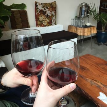 Bar Botellón - Oregon Syrah - Wine Bars Near Me - Portland, Oregon