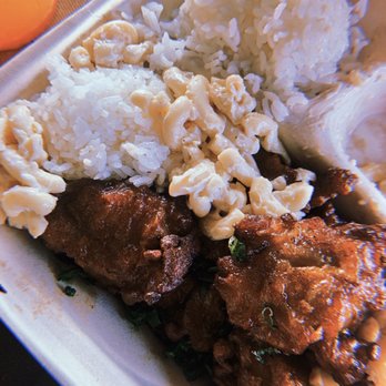 Maui Sunday Market - Flea Markets Near Me - Kahului, Hawaii