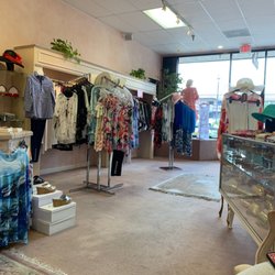 Minou's Boutique - Back for more shopping