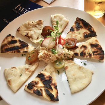 Twist Kitchen & Cocktail - Happy Hour Hummus & Naan - Beer, Wine & Spirits Near Me - Collingwood, Ontario