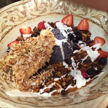 Another Broken Egg Cafe - Quinoa and granola omg - Breakfast & Brunch Near Me - Winter Park, Florida