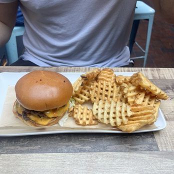 Treylor Park - Treylor Park Smashburger - New American Near Me - Savannah, Georgia