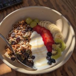 Las Tunas - Granola bowl for a healthy breakfast!