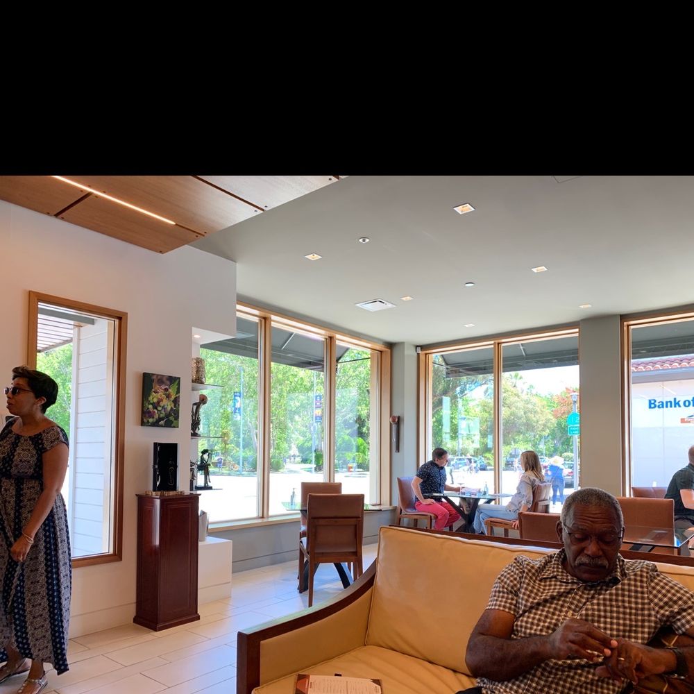 Corner 103 - Tasting room facing the park - Wineries Near Me - Sonoma, California