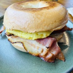 Bagel sandwich  Ig @yumthatgreenville