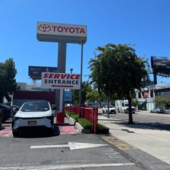 TOYOTA OF HOLLYWOOD - Updated May 2024 - 194 Photos & 1655 Reviews ...