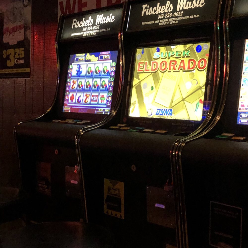 Blue Room - Video gaming- - Bars Near Me - Cedar Falls, Iowa