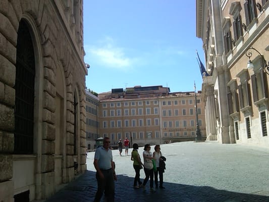 Piazza Colonna by null