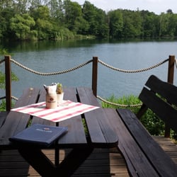 Wirtshaus am See - Einzeltische. Ganz nah vorm See.