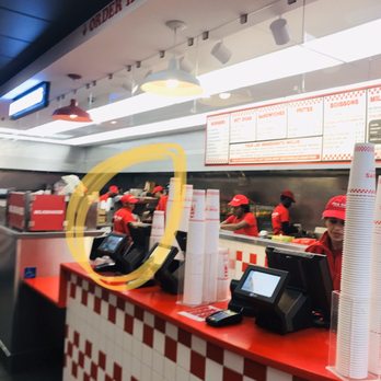 Five Guys - Women yelled at me .. I tried explain I filled it half way to wait ...expecting all you can refill .. honestly I owned a restaurant wtf - Burgers Near Me - Paris, 75