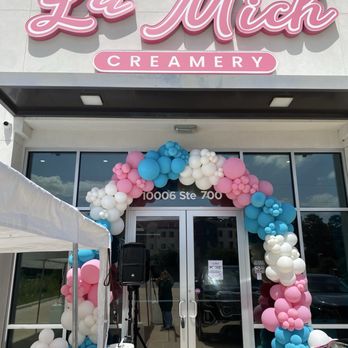 La Mich Creamery - Outside - Ice Cream & Frozen Yogurt Near Me - Tomball, Texas