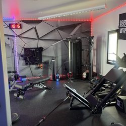 Strive To Be Fit - That wall is beautiful!