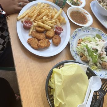 La Valentina - Chicken nuggets con papas - Burgers Near Me - Los Angeles, California La Valentina - Chicken nuggets con papas - Burgers Near Me - Los Angeles, California