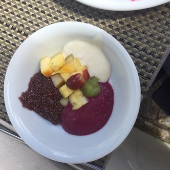 Kopps - Chiapudding, heavenly rasberry smoothie and soyghurt - Vegan Near Me - Berlin, BE