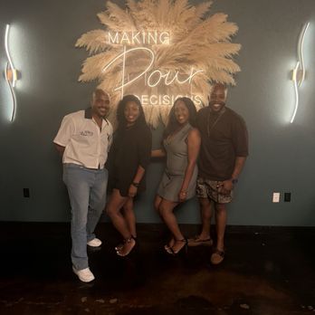 Pour Cocktail Collective - Cocktail Bars Near Me - San Antonio, Texas