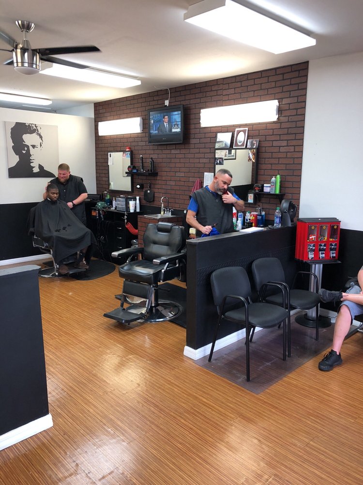 Little Ev's Barber Shop Logo