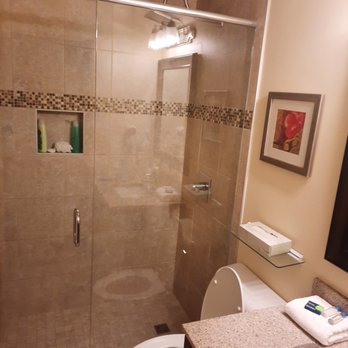 Ashley Quarters Hotel - Nice bathroom - Hotels Near Me - Florence, Kentucky