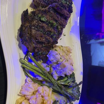 Lulabelle’s Restaurant - Ribeye Mac and cheese broccoli asparagus and mashed potatoes (it was a sample of all their sides for the Offline event) - Bars Near Me - Charlotte, North Carolina